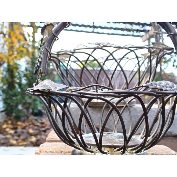 Pair Metal Grapes and Leaves Godinger Silver Plate Bridal Baskets Fruit Baskets - Picture 3 of 16